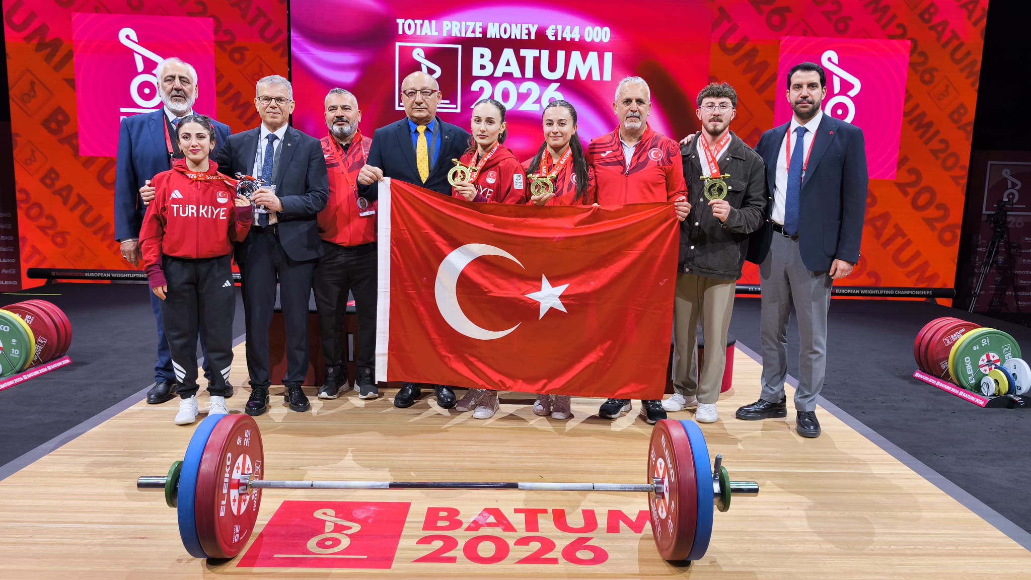 Milli halterci Cansel Özkan, Avrupa'dan 3 bronzla döndü