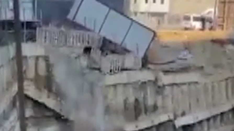 Kadıköy'de panik: Fenerbahçe'nin stadyumunun yanında çökme