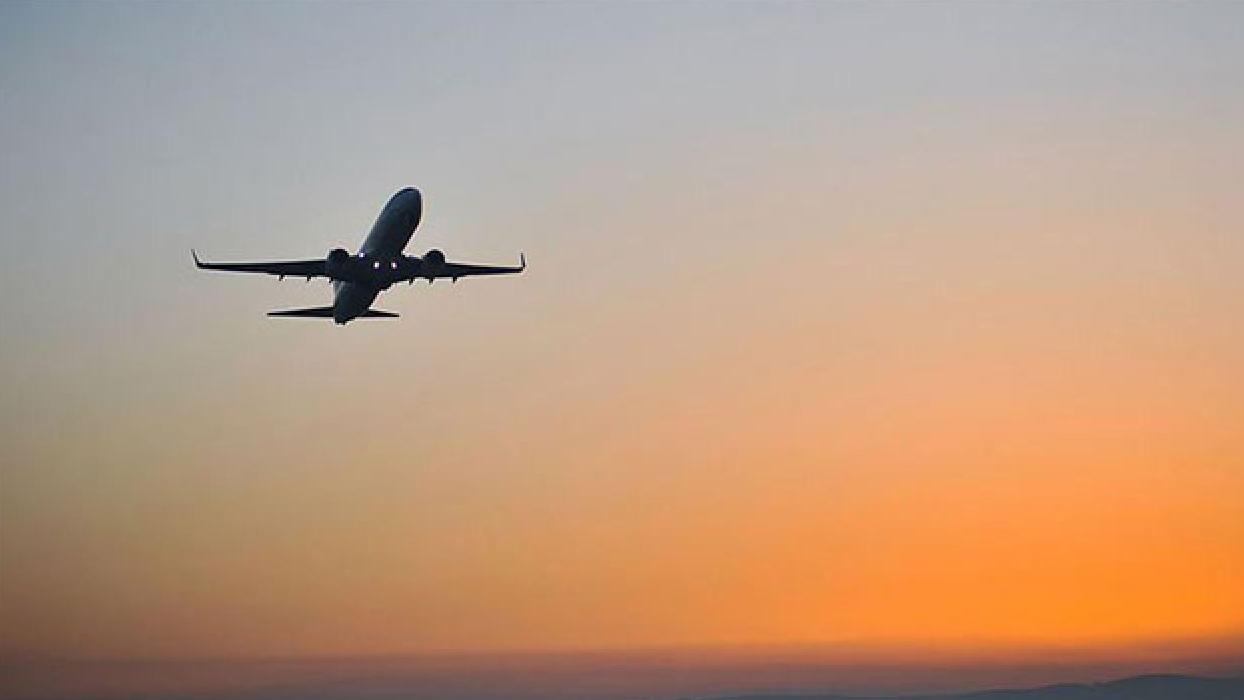 Katar hava sahasının kısmen yeniden açıldığını duyurdu