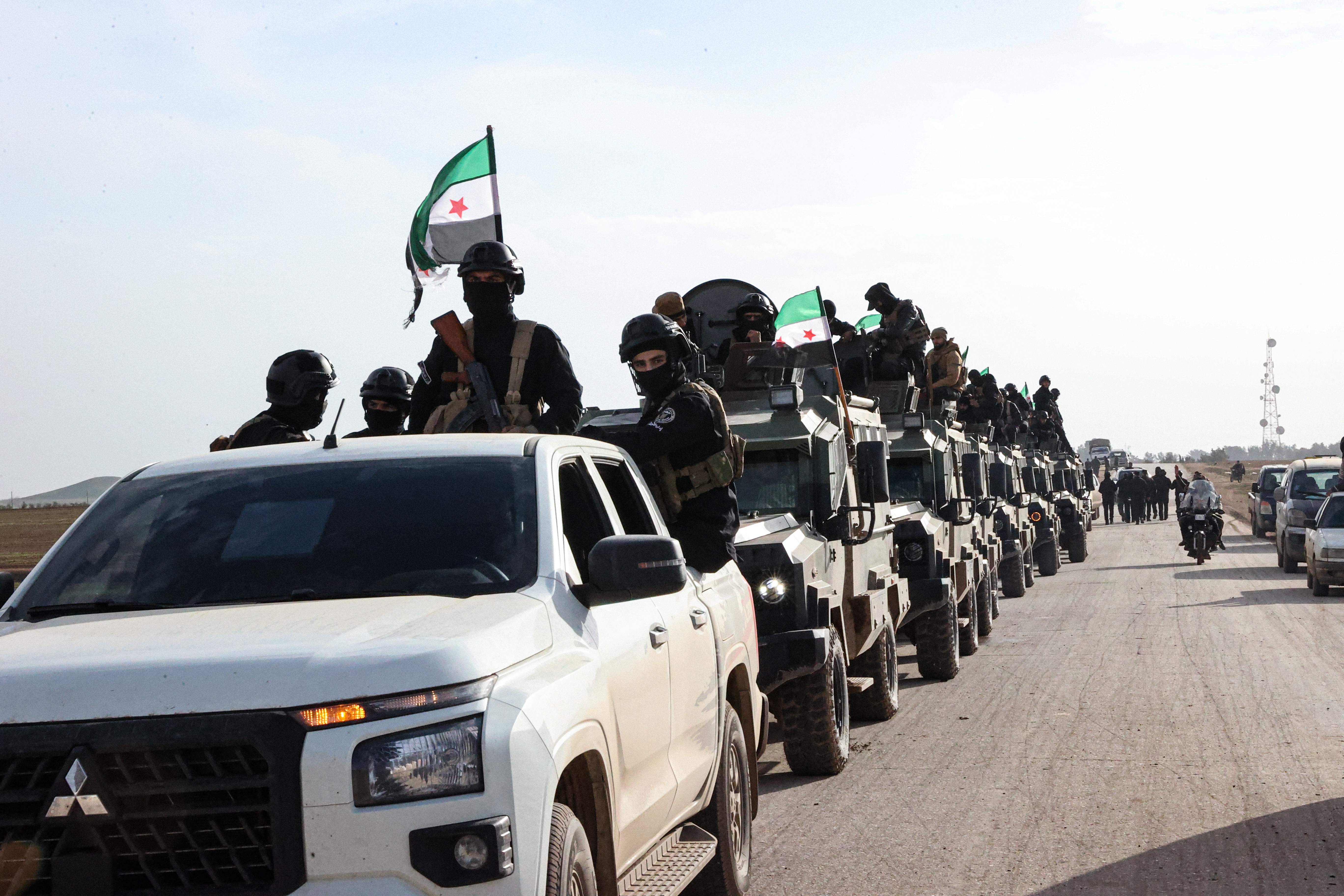 Suriye'de devrik rejim kalıntılarına operasyon... Savaş suçluları yakalandı