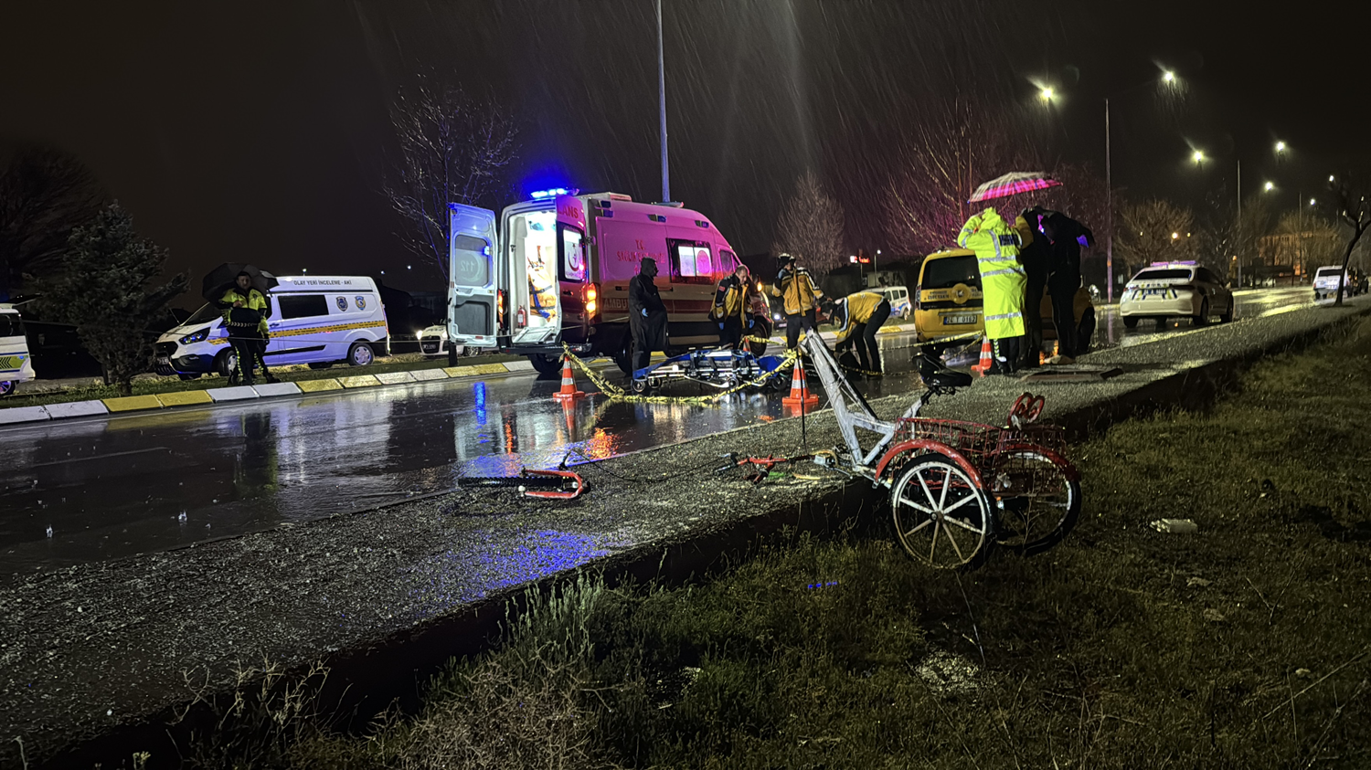 Taksiyle bisiklet çarpıştı: 1 ölü