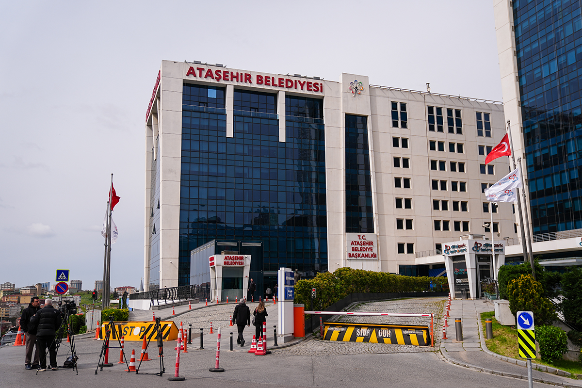 Ataşehir Belediyesine operasyon... 20 şüpheli adliyede