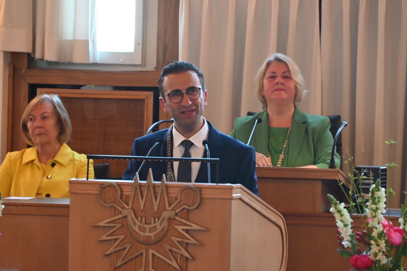 Bir ilke imza attı! Almanya'nın Kiel kentine Türk belediye başkanı