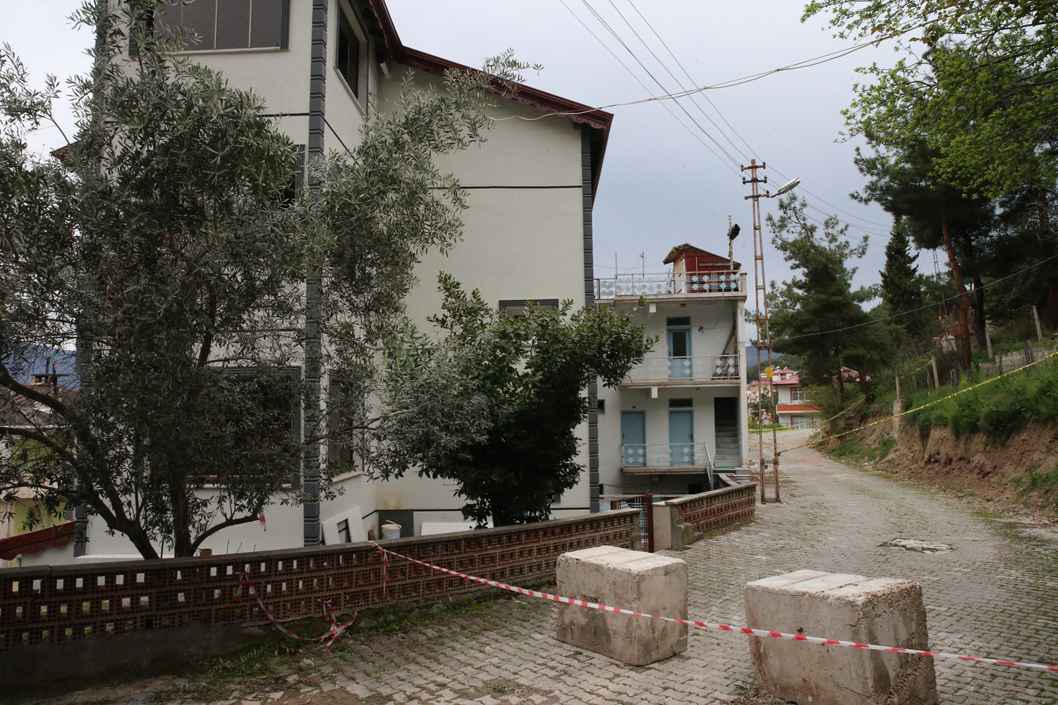 Heyelan tehlikesi 5 binayı boşalttı: Bölgede çalışmalar sürüyor