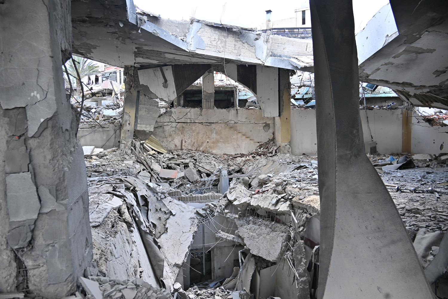 Katil İsrail Lübnan'da ateşkese rağmen saldırdı