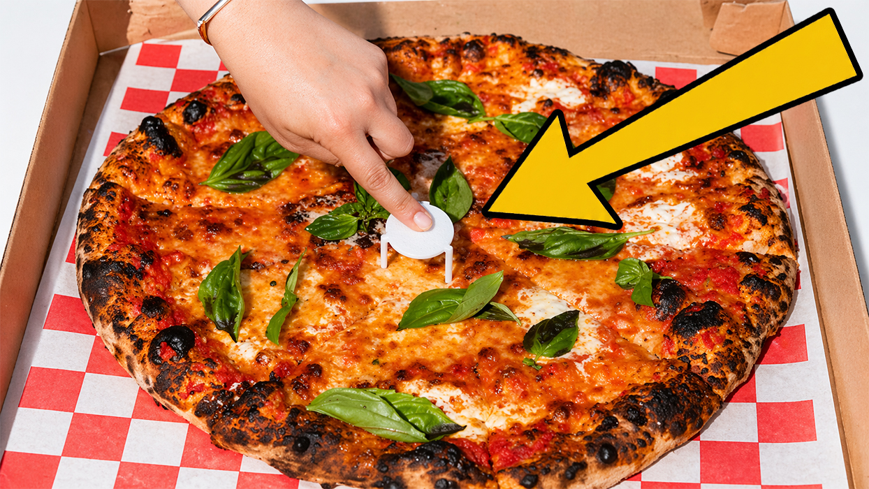 Pizza kutularından çıkan küçük masa ne işe yarıyor? İşte kısa öyküsü