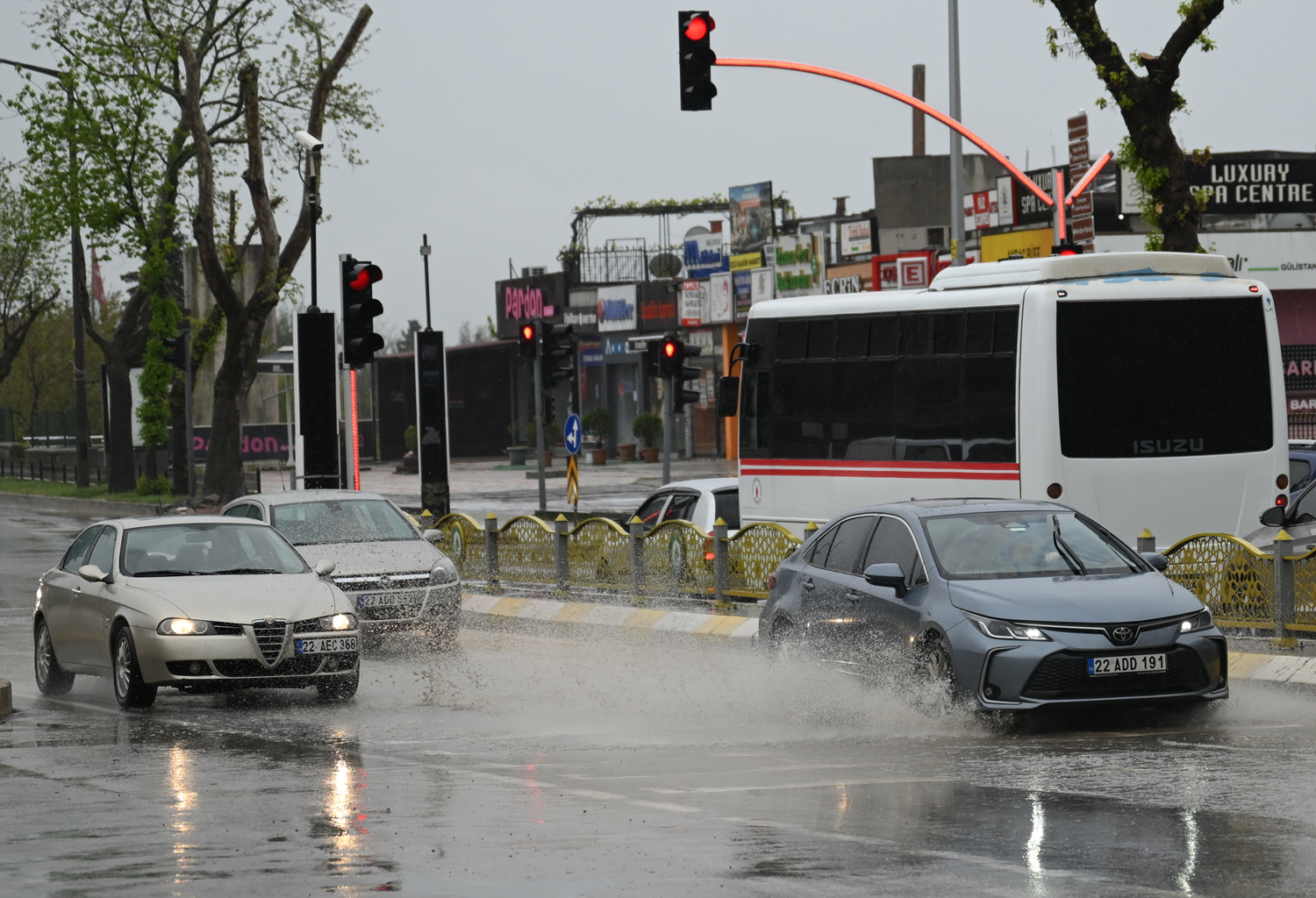 Trakya sele teslim: Cadde ve sokaklar göle döndü