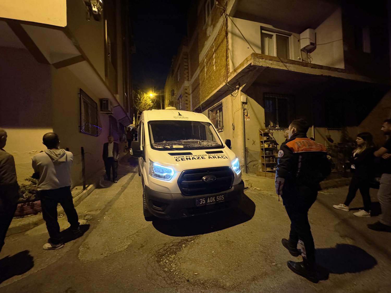 İzmir'de eşini evinde tabancayla öldüren zanlı yakalandı