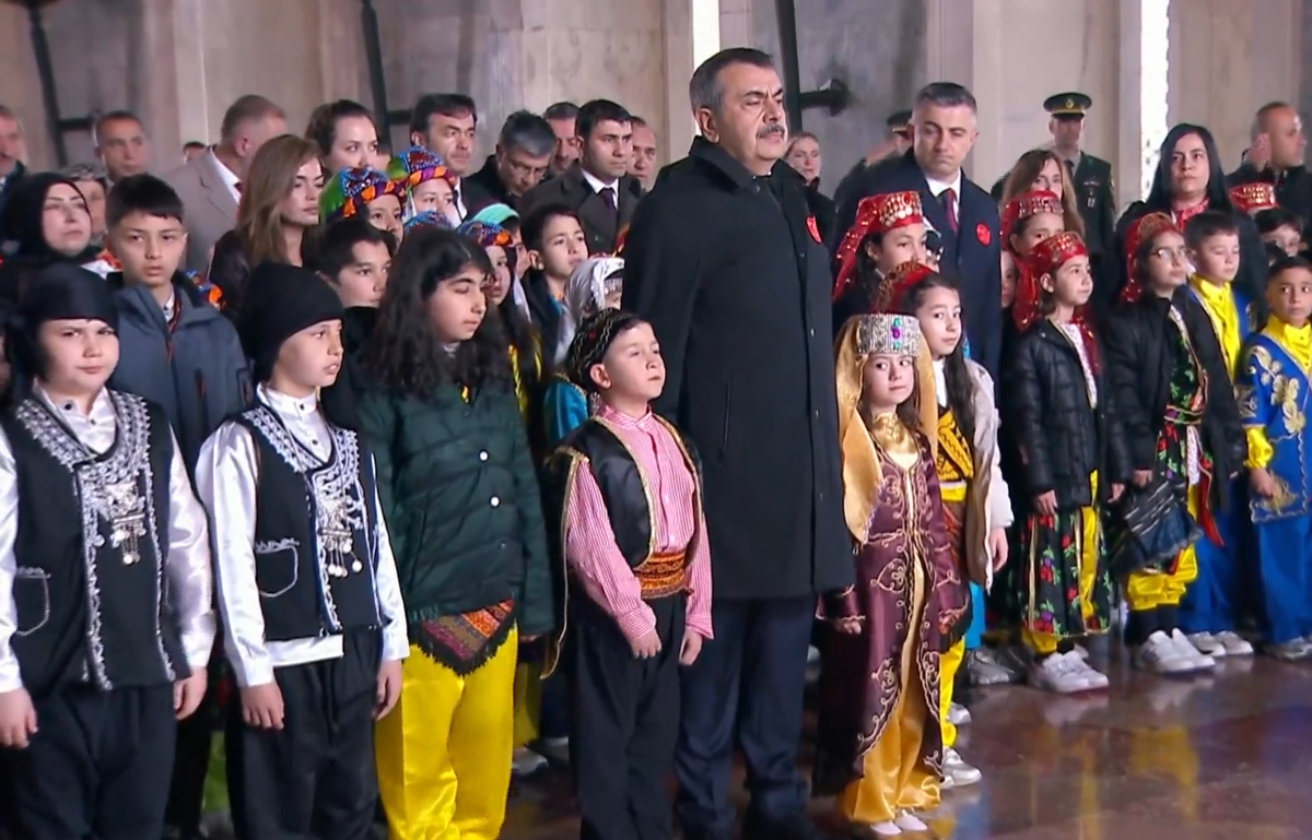 Milli Eğitim Bakanı Tekin Anıtkabir'i ziyaret etti