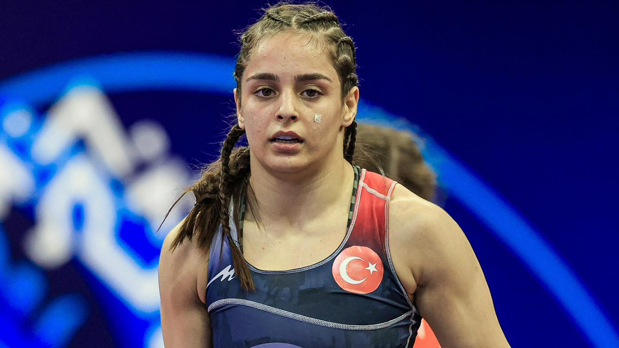 Milli güreşçi Tuba Demir'den bronz madalya başarısı
