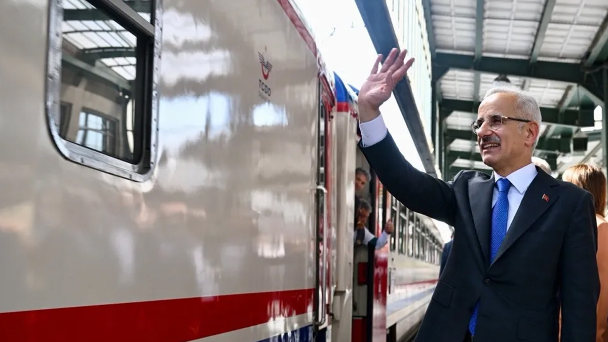 Sanat raylara taşınıyor: Tiyatro Treni 16 gün boyunca Türkiye'yi gezecek