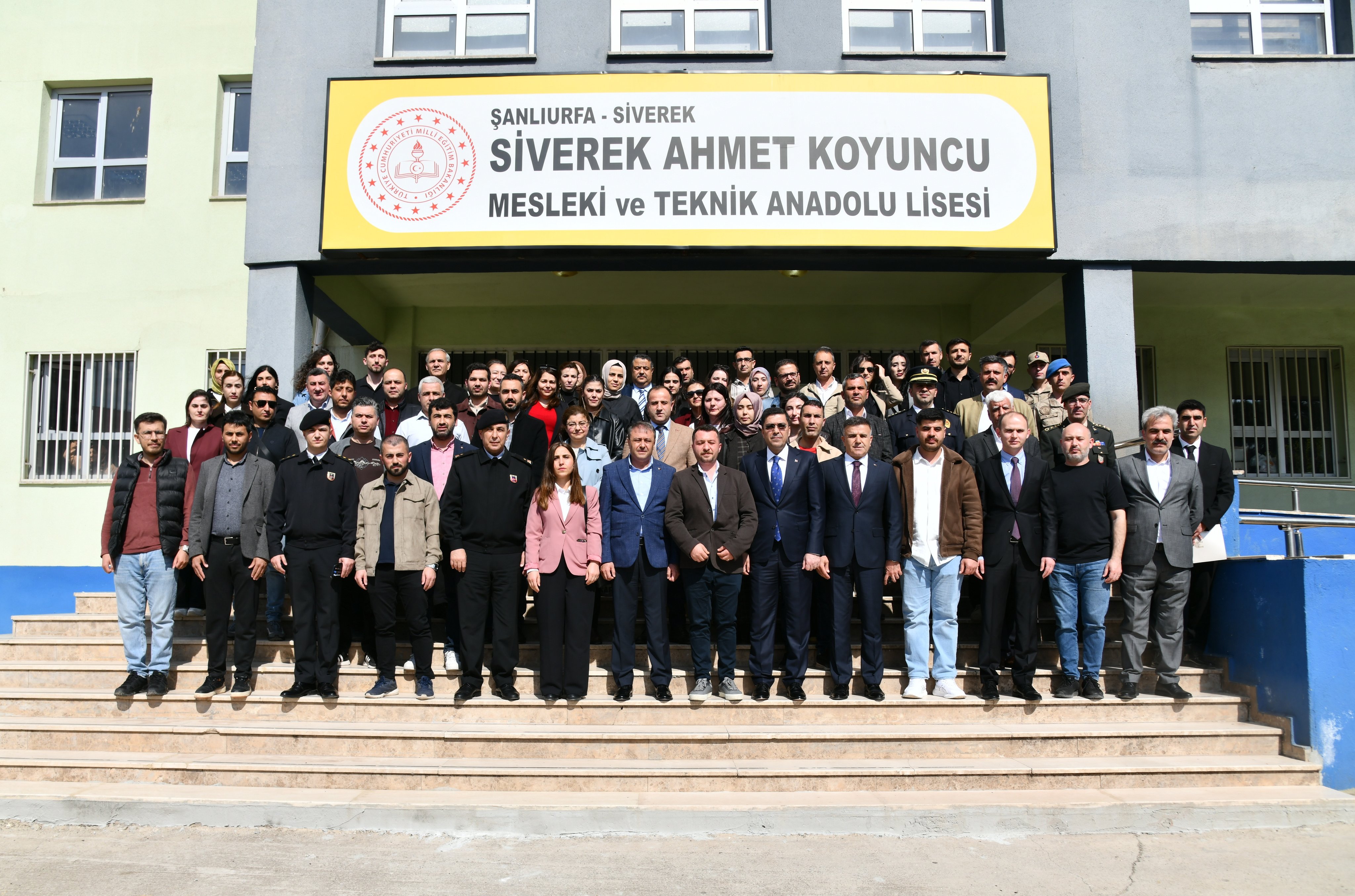 Vali Şıldak'tan saldırı yaşanan okula ziyaret