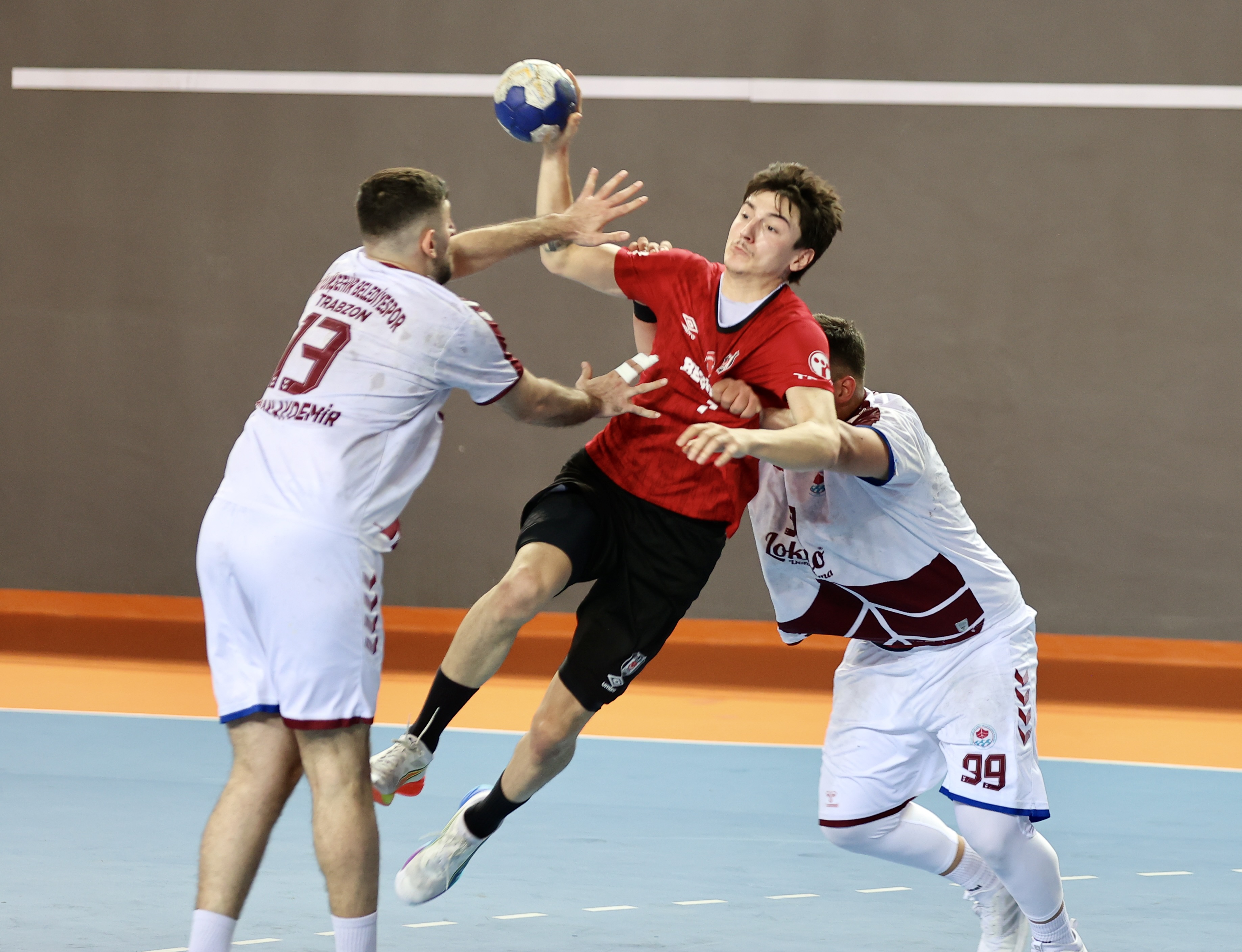 Hentbol Süper Ligi'nde play-off heyecanı kaldığı yerden