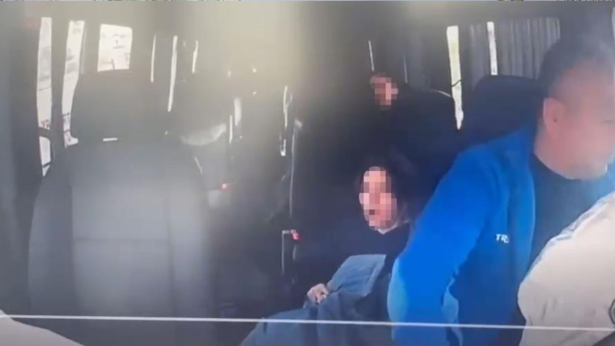 İhmalin görüntüsü! İstanbul'da okul servisi kamyonetle çarpıştı