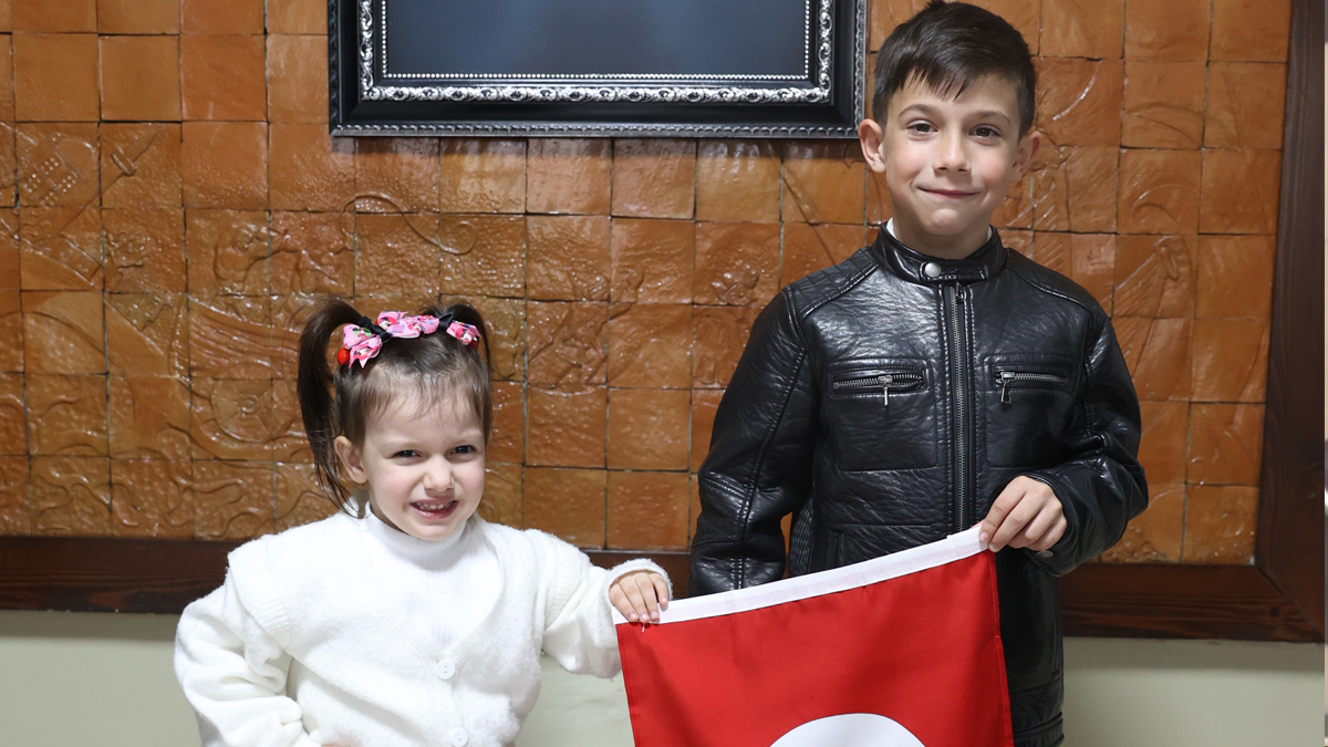 Minik Mutlucan'ın hayali gerçek oldu: Cumhurbaşkanımızı görünce iki bayramı birlikte yaşamış oldum