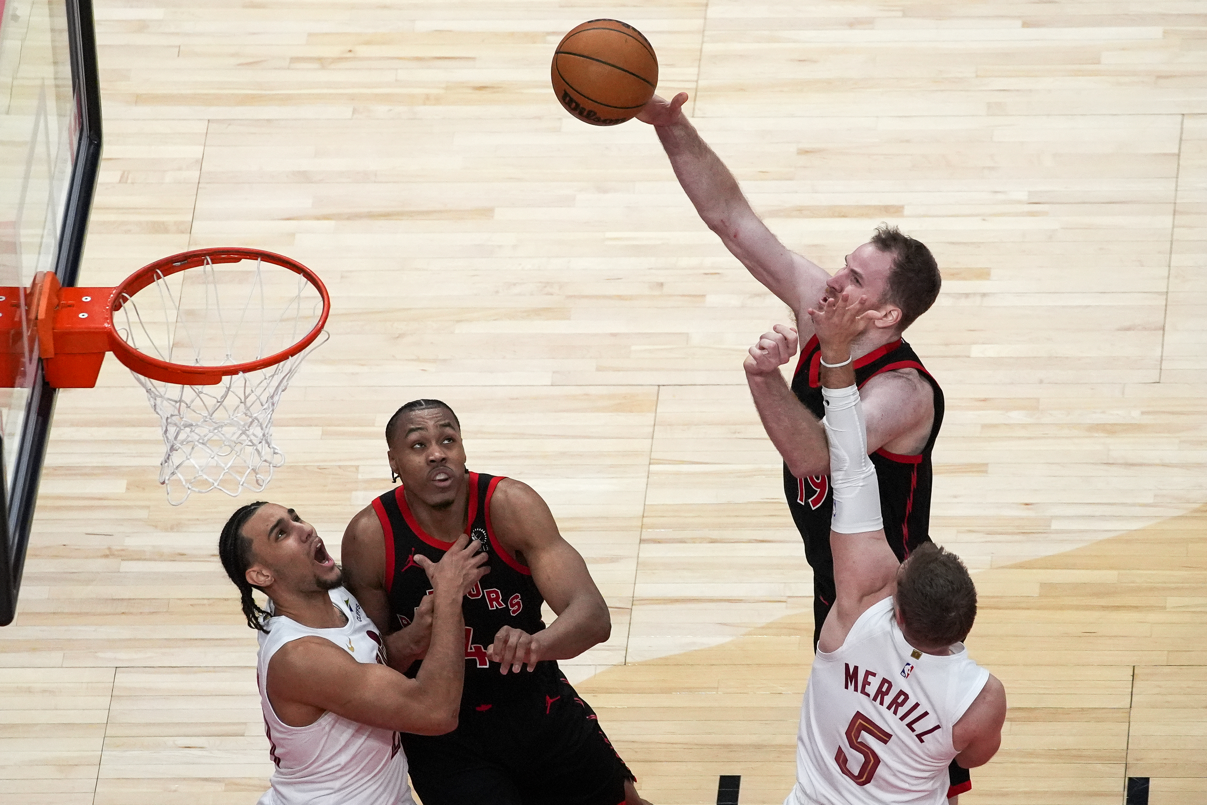 Raptors, Cavaliers'ı yenerek seriyi 2-1'e getirdi