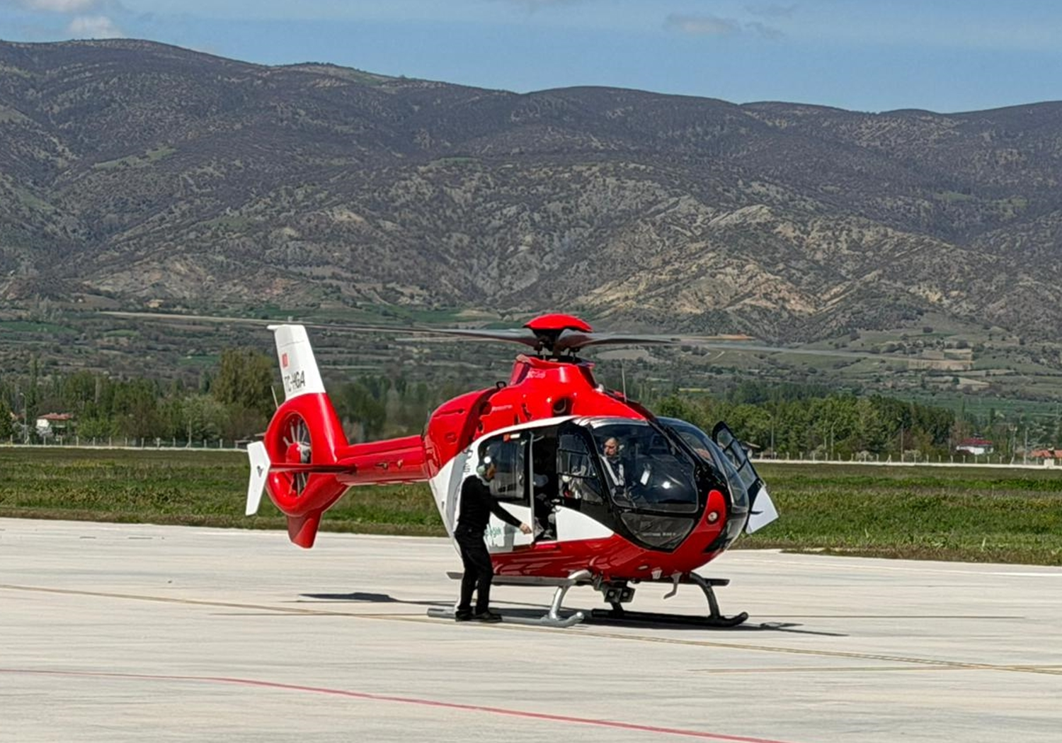 Böbrek hastasının imdadına ambulans helikopter yetişti