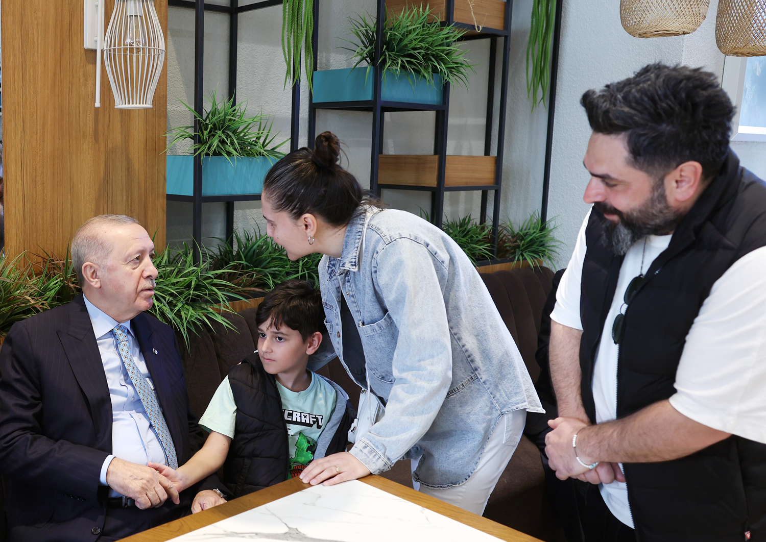 Cumhurbaşkanı Erdoğan'dan sürpriz ziyaret: Vatandaşlarla sohbet etti