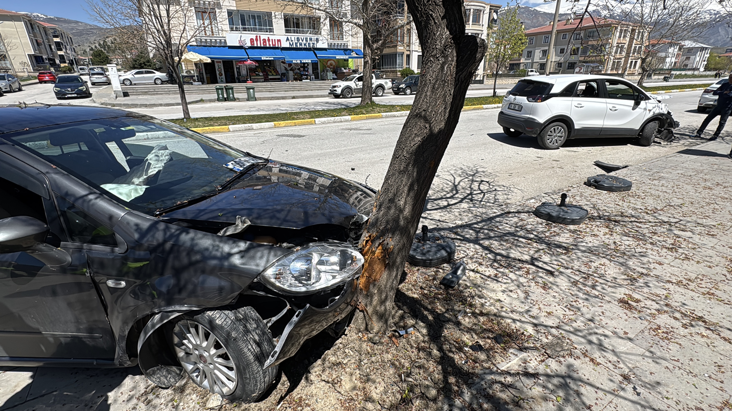 Erzincan'da feci kaza: SUV tipi araç otomobille çarpıştı