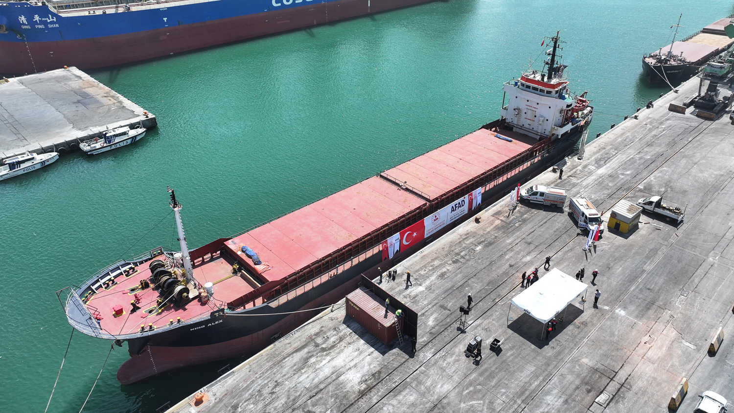 İyilik Gemisi yola çıktı! Türkiye'den Lübnan'a yardım eli