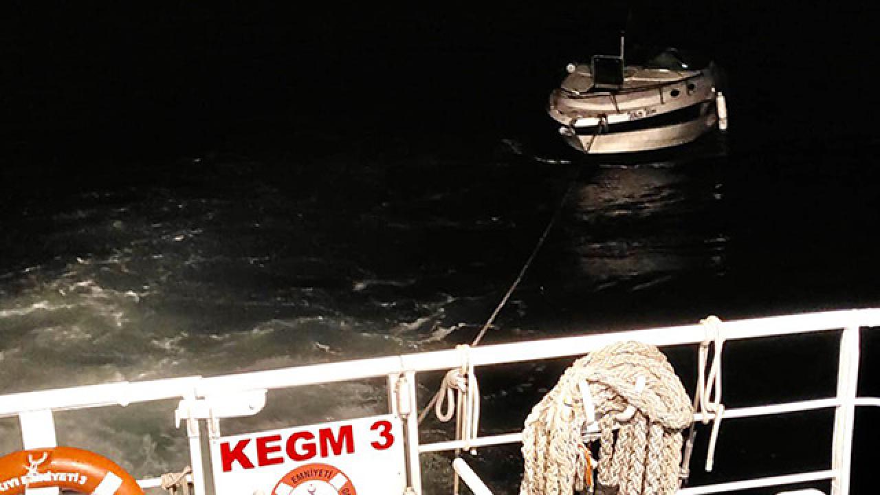 Kınalıada açıklarında panik: İçinde 5 kişinin bulunduğu tekne arızalandı