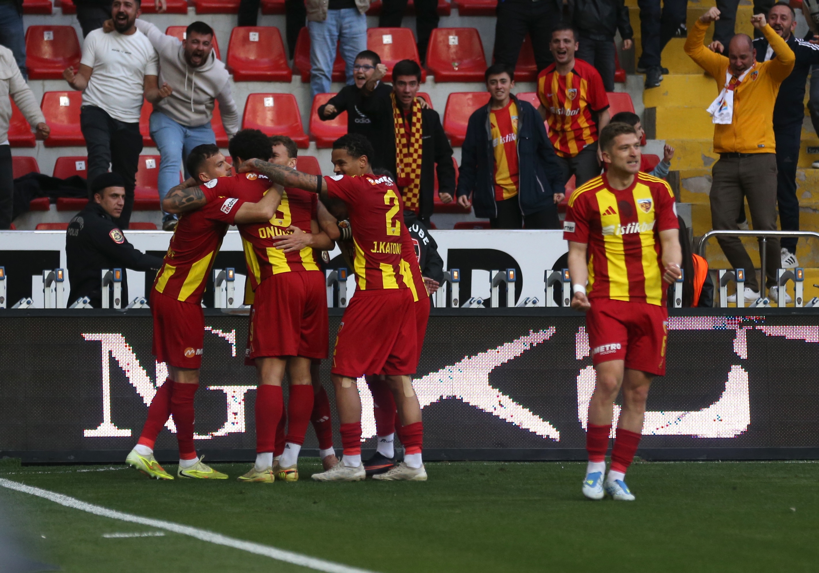 Küme düşme hattında Kayserispor'dan kritik 3 puan