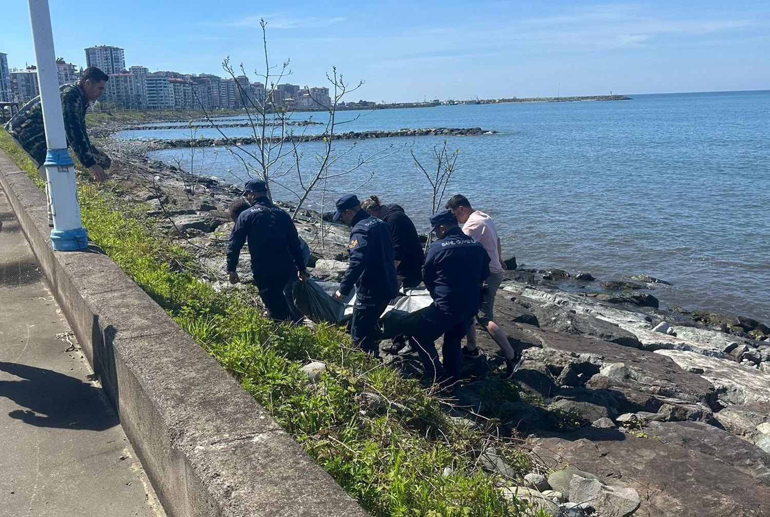 Rize sahilinde ceset: Adli Tıp'a kaldırıldı