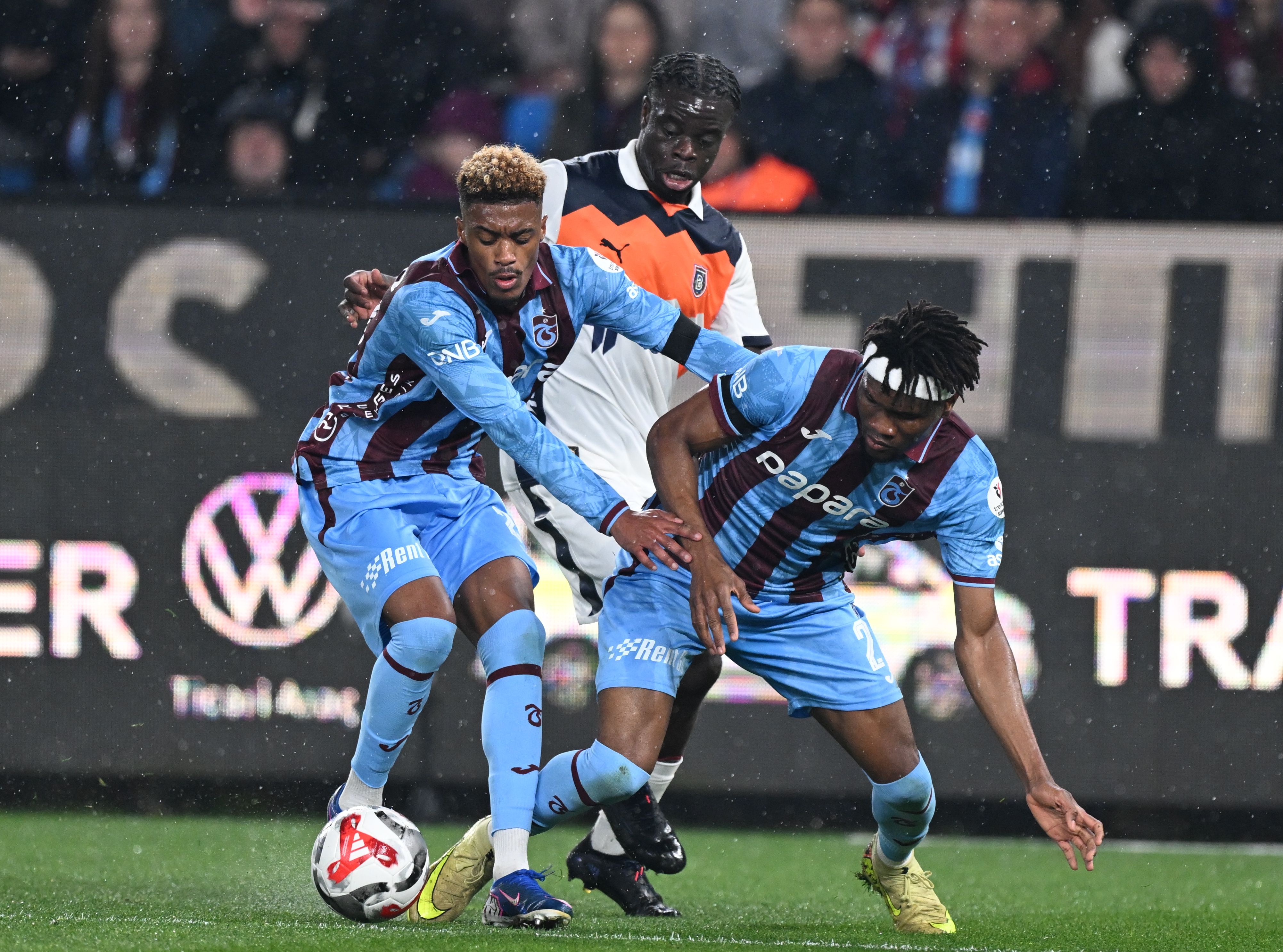 Trabzonspor'un 2 yıldızına İngiliz kancası!