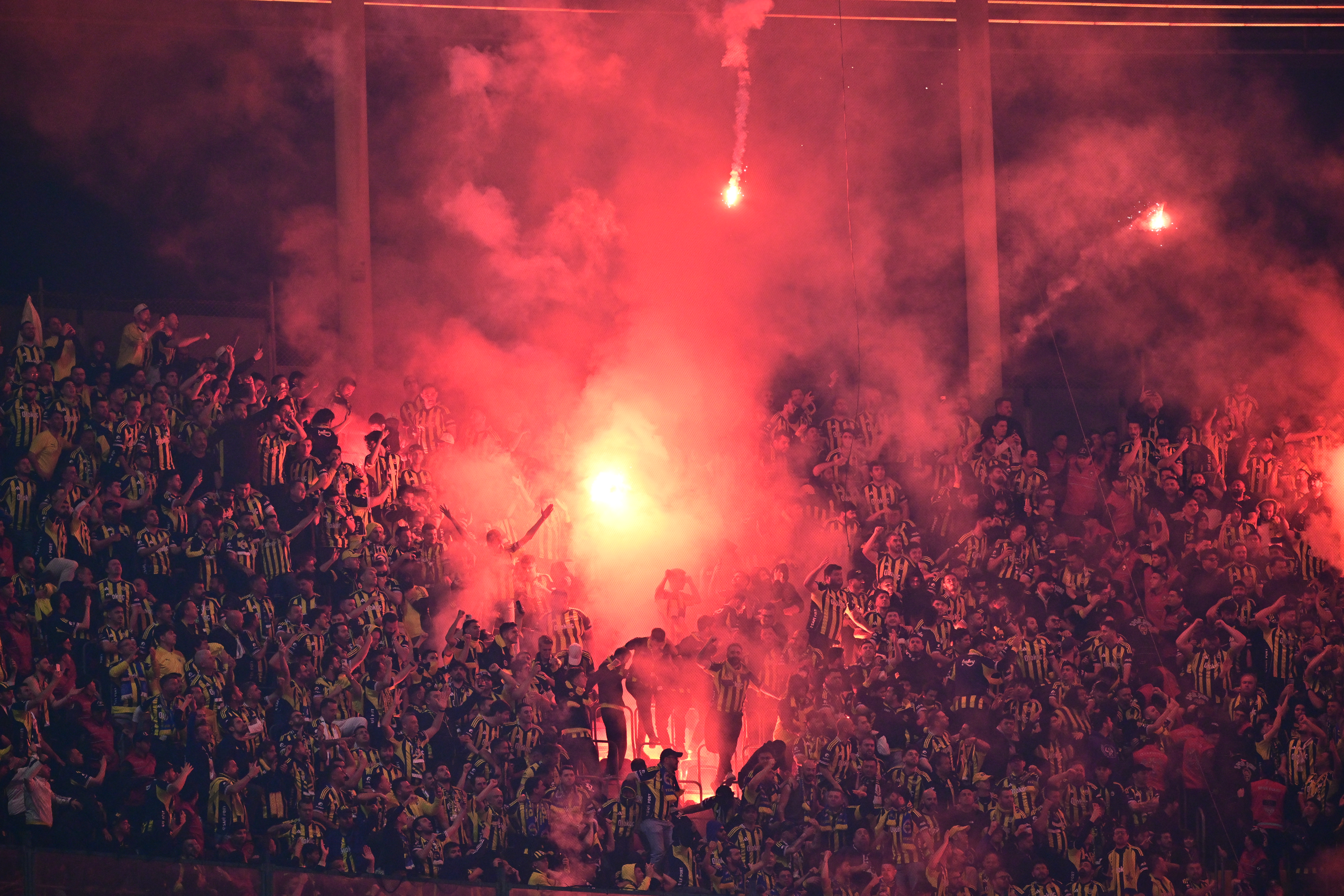 Galatasaray'dan Fenerbahçe'ye İngilizce gönderme