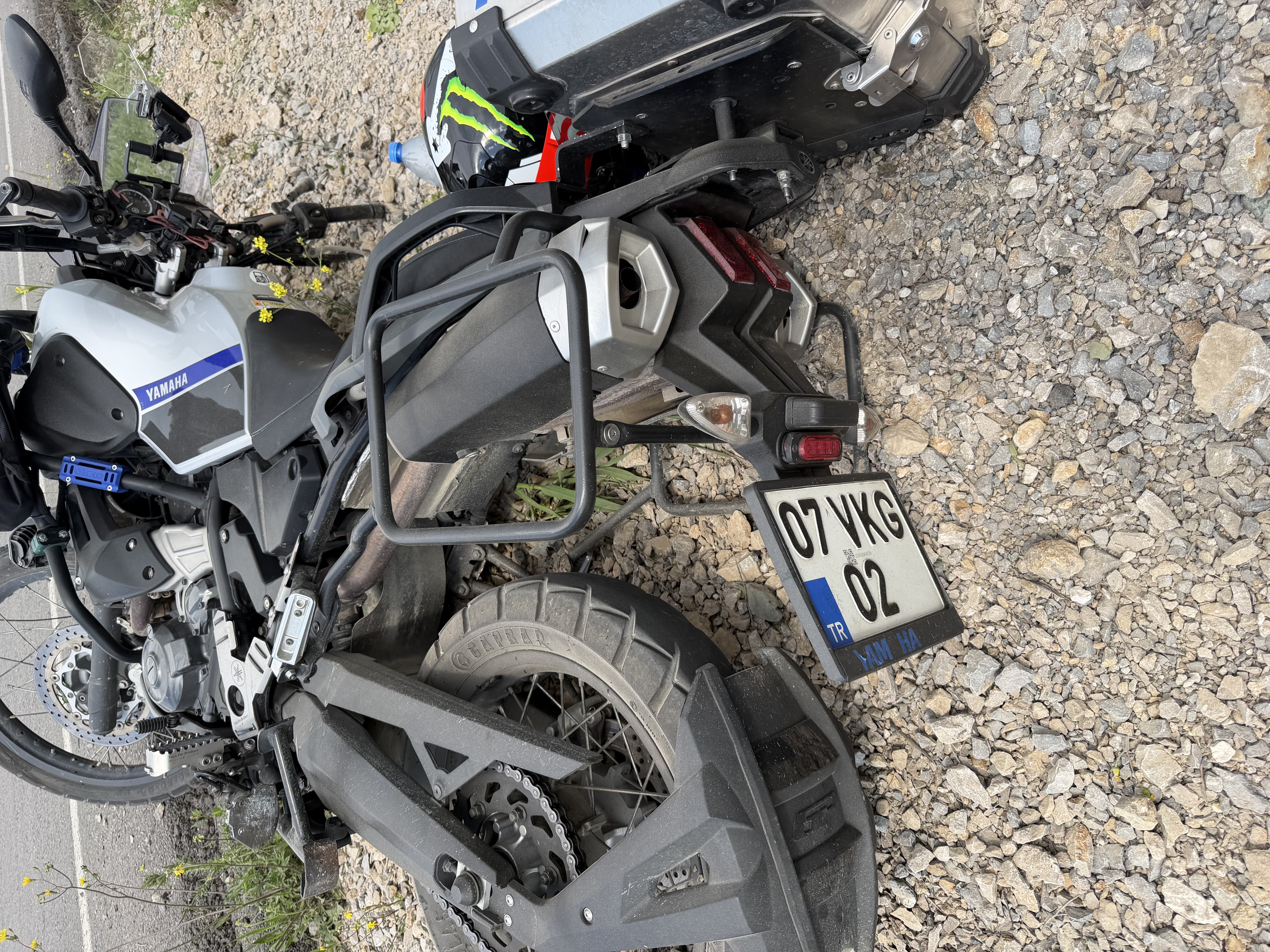 Köpeğe çarpmamak için manevra yaptı: Son anda hayatı kurtuldu