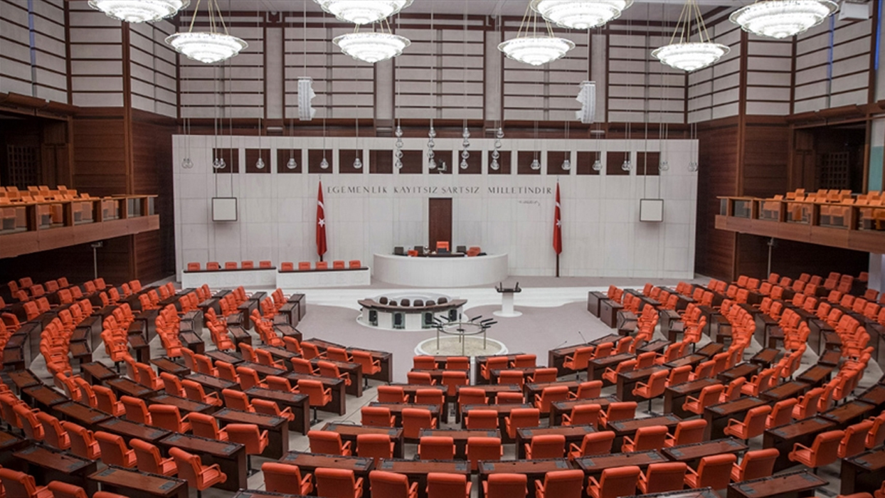 Türk demokrasi tarihinin kara lekesi 27 Nisan e-Muhtırası'nın yıl dönümü