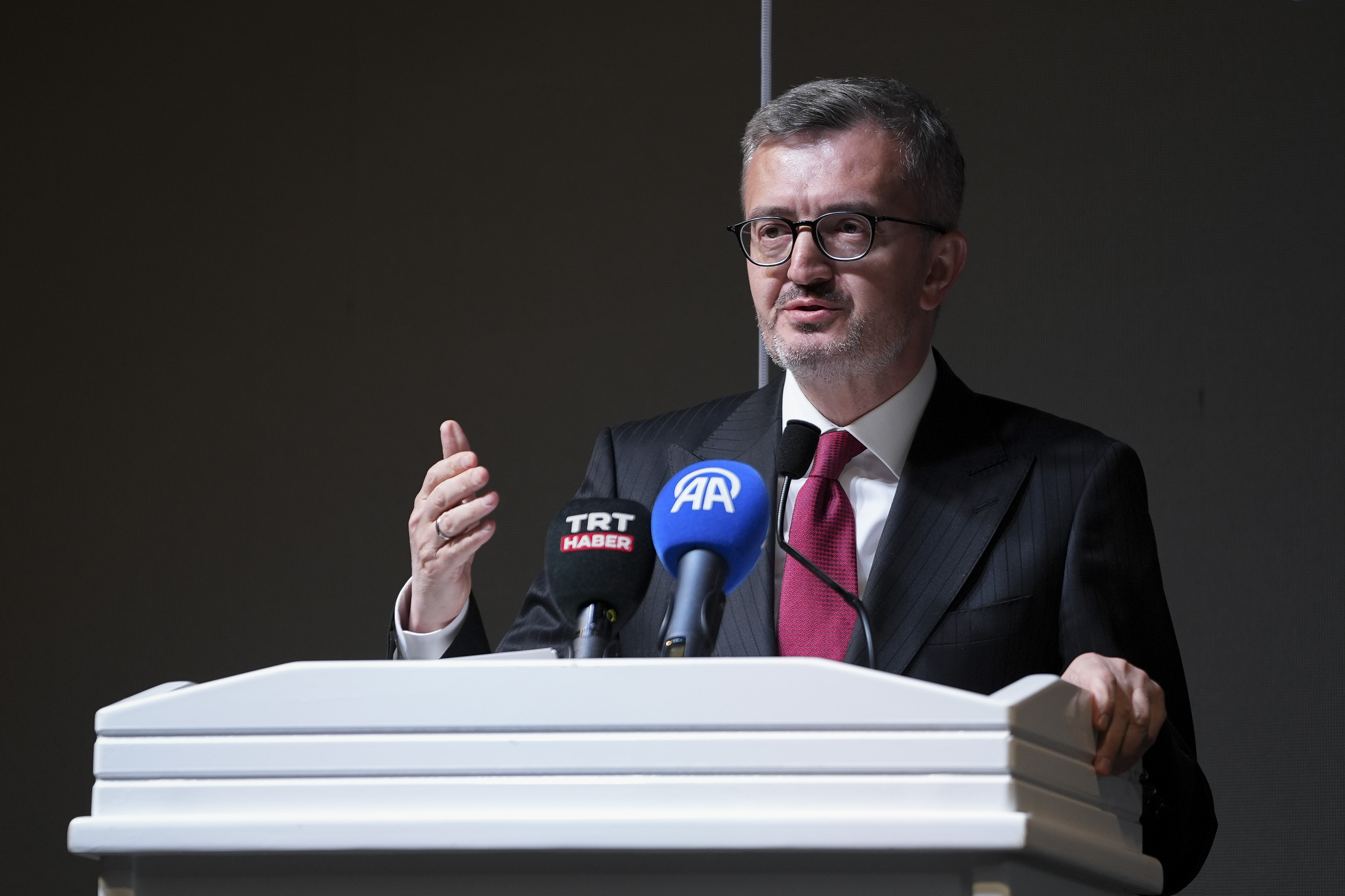 Burhanettin Duran: Savaş artık zihinlerde ve ekranlarda