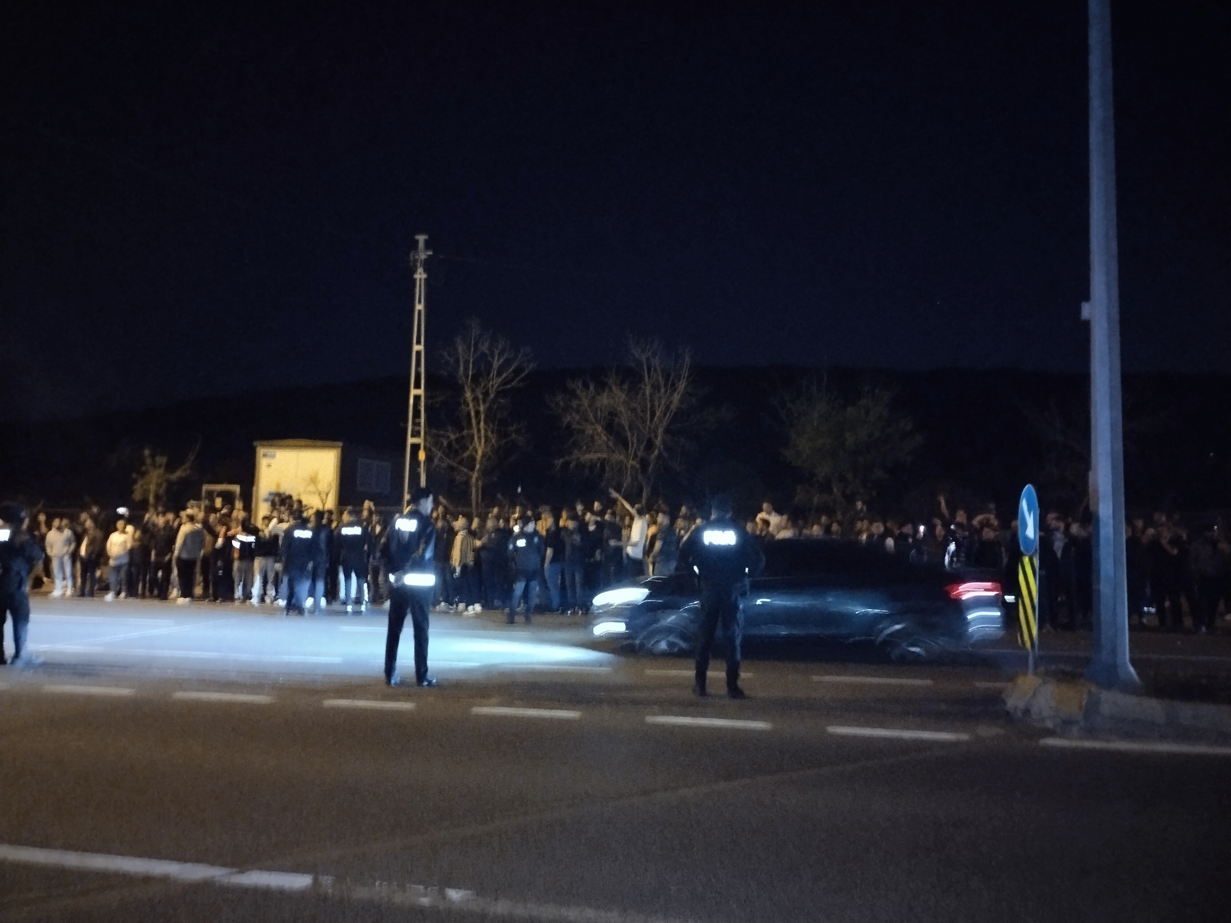 Fenerbahçeli taraftarlardan Samandıra'da büyük tepki!