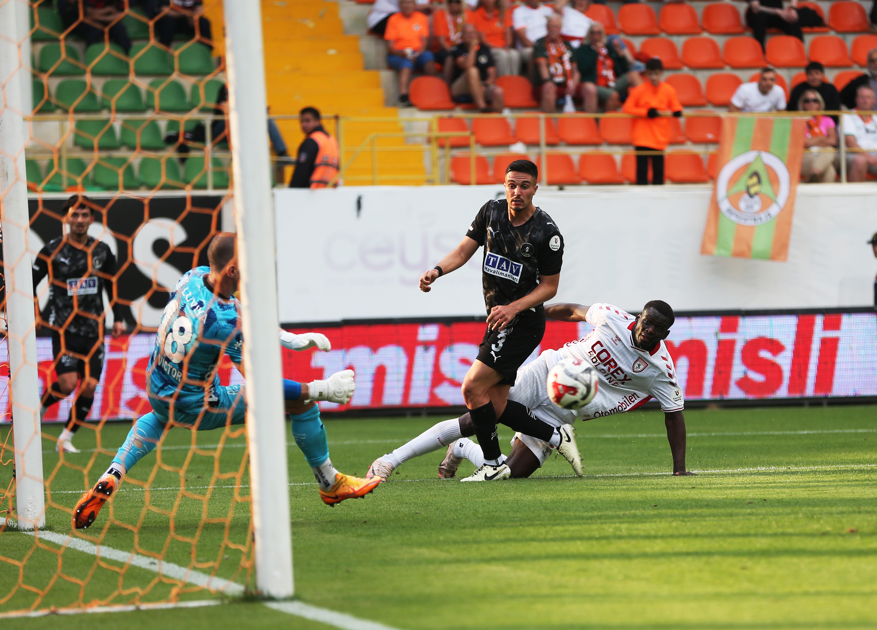 Samsunspor'dan Alanya'da kritik galibiyet