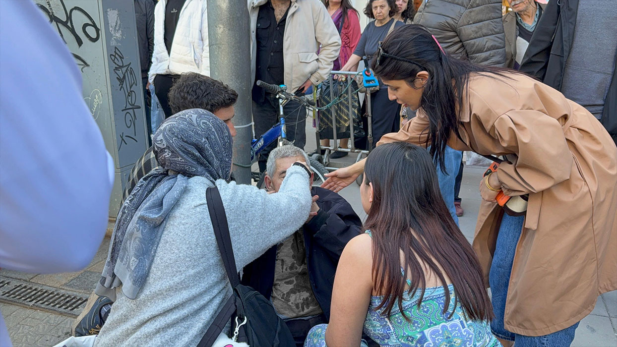 Saygısızca yumruk savurdu! 14 yaşındaki genç yaşlı adamı kanlar içinde bıraktı