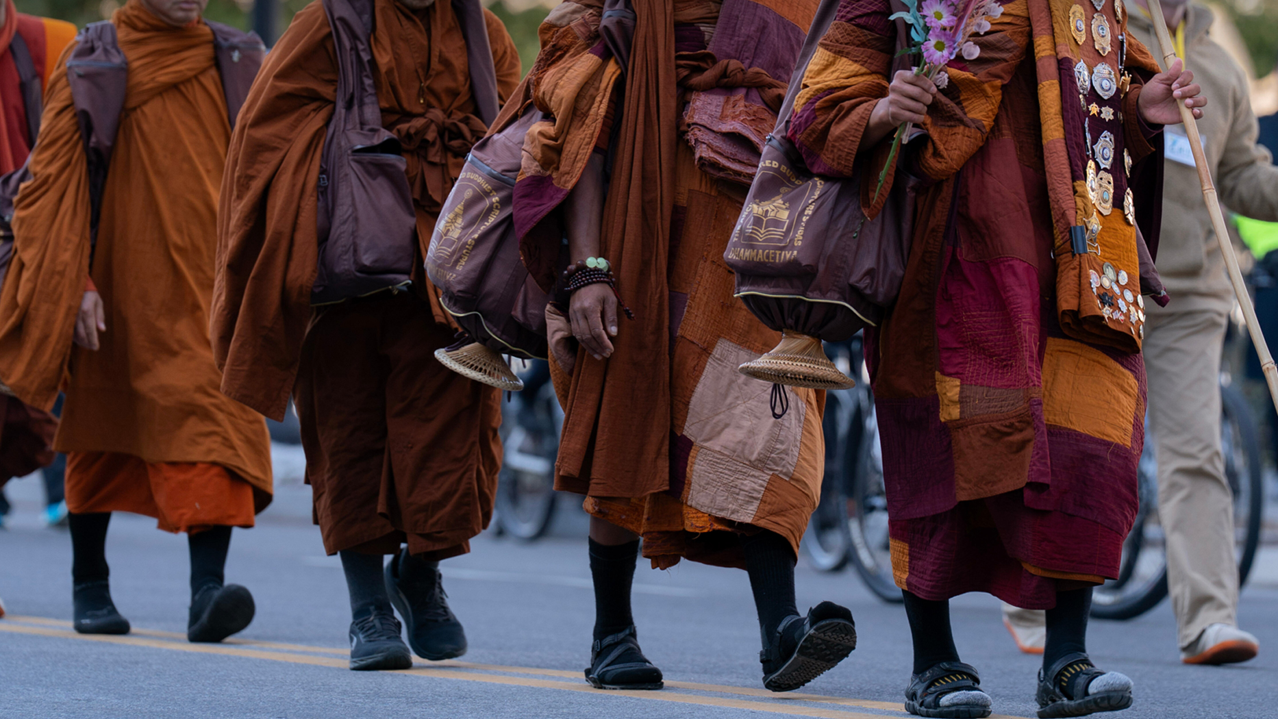 Sri Lanka'da Budist keşişlerin valizlerinden 110 kilo uyuşturucu madde çıktı