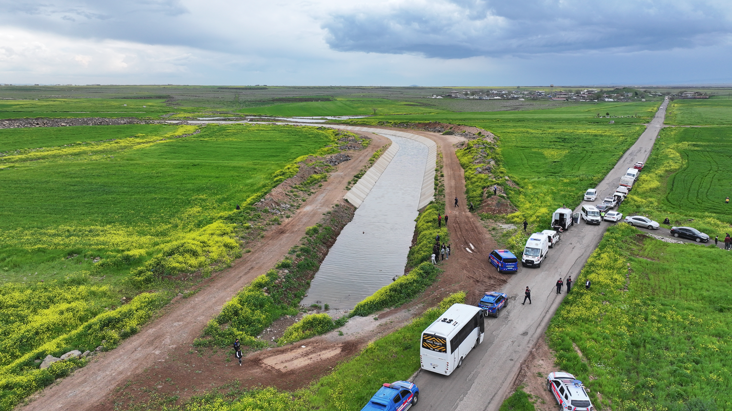 3 yaşındaki kız çocuğu her yerde aranıyor! Ekipler seferber oldu
