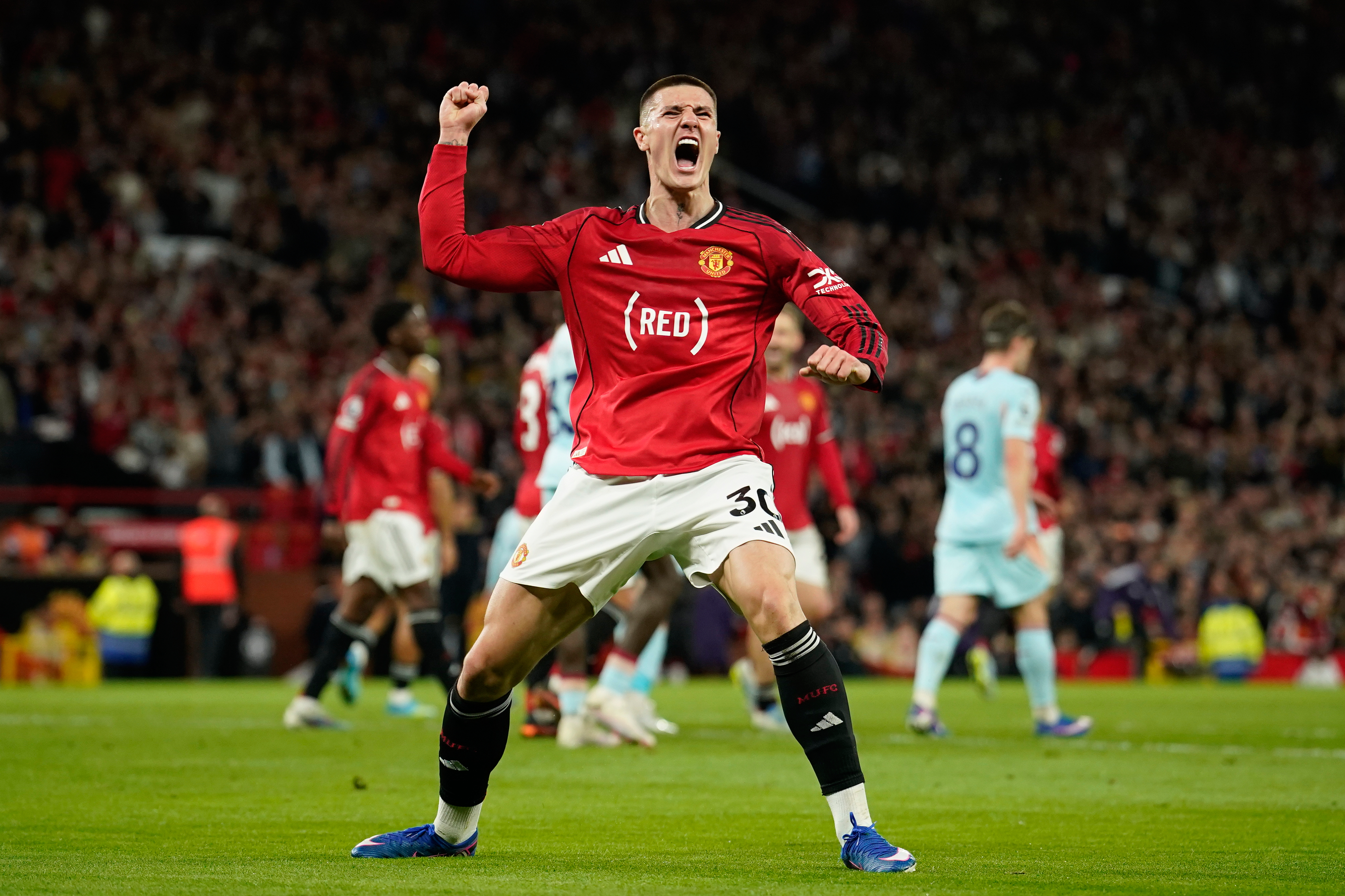 Manchester United, evinde Brentford'u devirdi