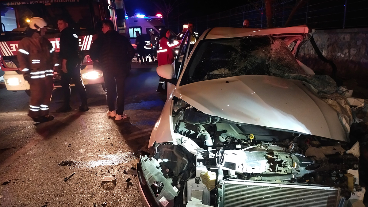 Beykoz'da can pazarı: Feci çarpışmada 1'i ağır 12 yaralı