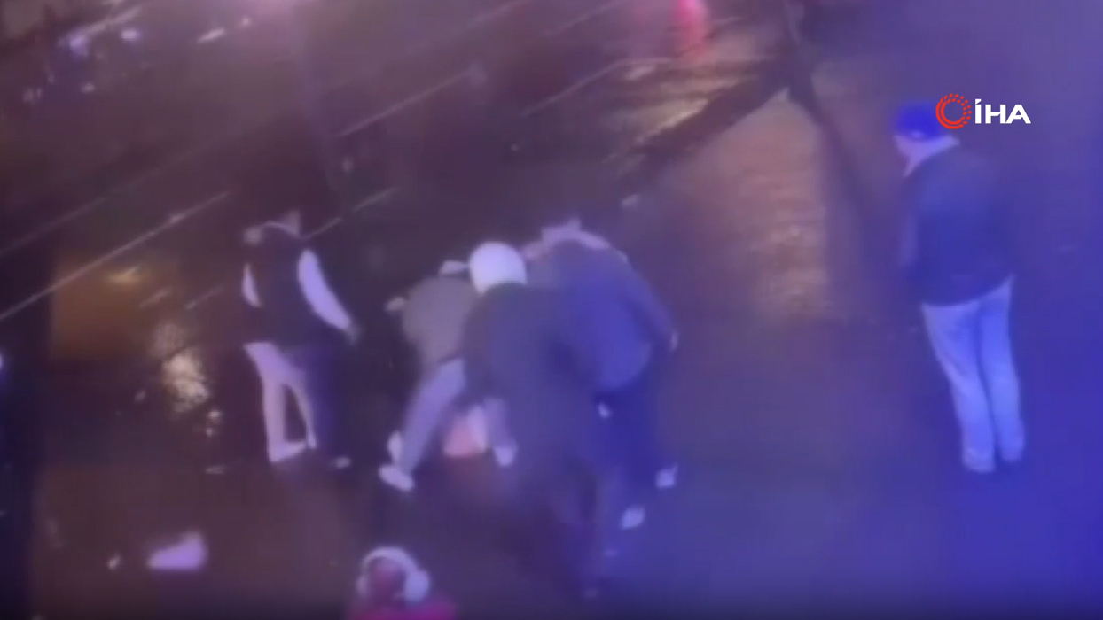 Kavga ayırma bahanesiyle yankesicilik! Polisten kaçamadılar