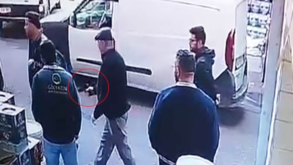 Baba ve oğul eski çalışanın şirketini bastı! Mülakata gelen kişi kurşunların hedefi oldu