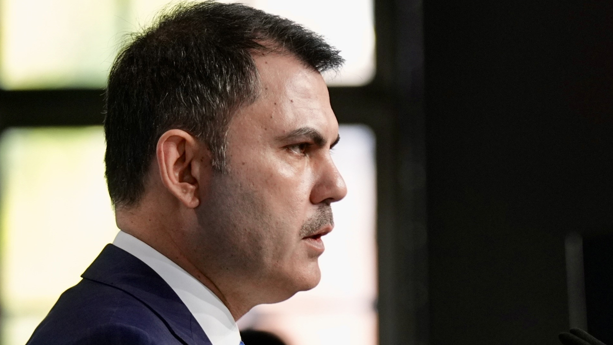 Bakan Kurum'dan Fransa'da kriti mesaj: Temiz enerjiye geçiş hızlandırılmalı