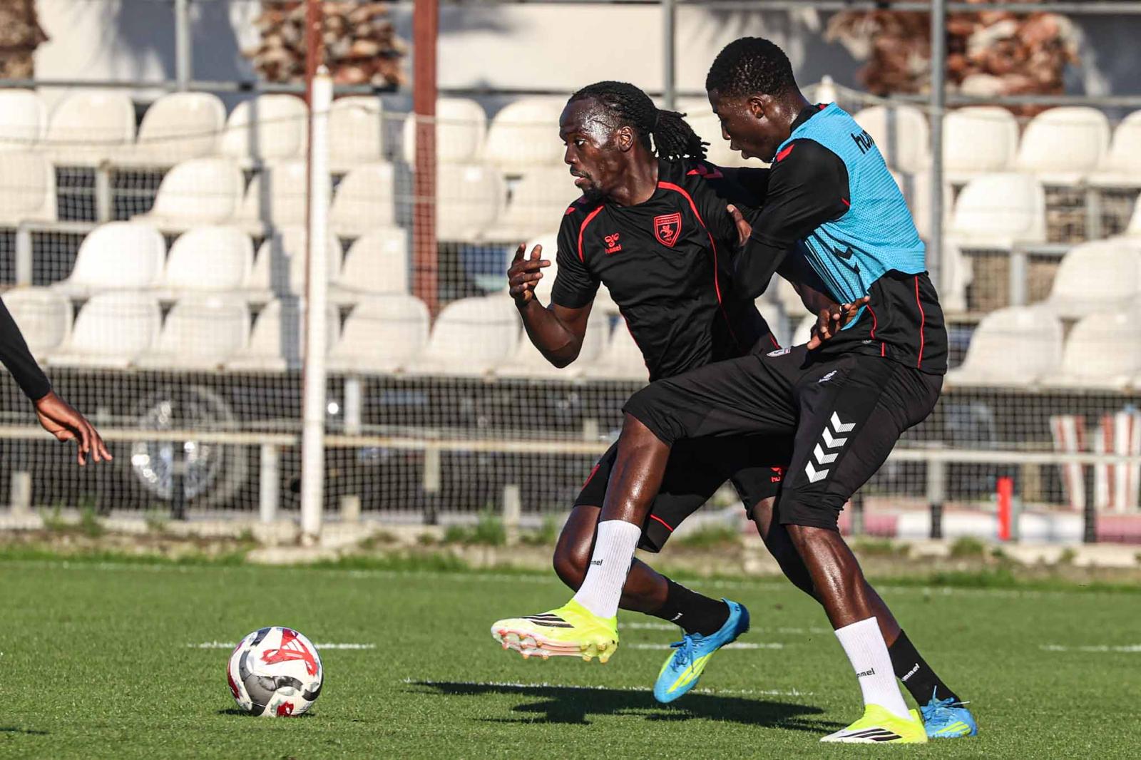 Samsunspor, Galatasaray mesaisine başladı