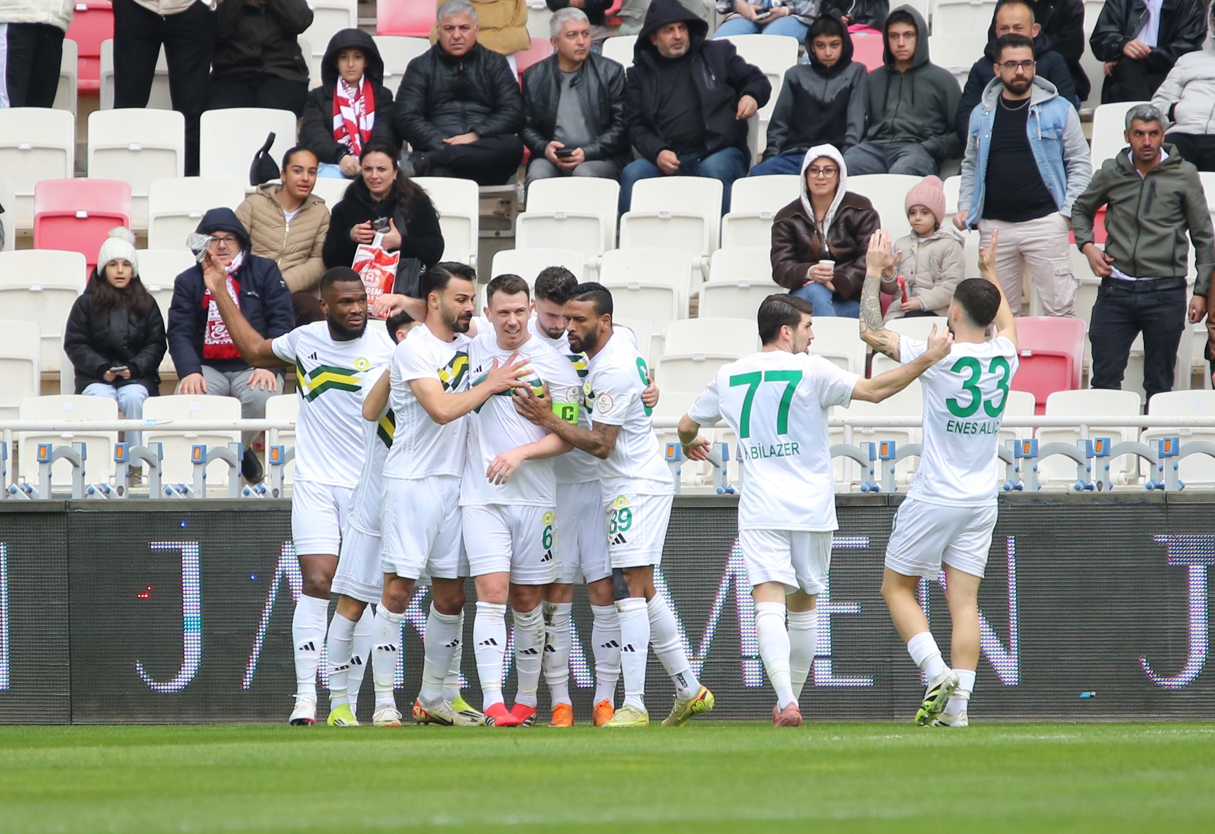 Trendyol 1. Lig'de son hafta yarın başlıyor: Süper Lig bileti için kritik geri sayım