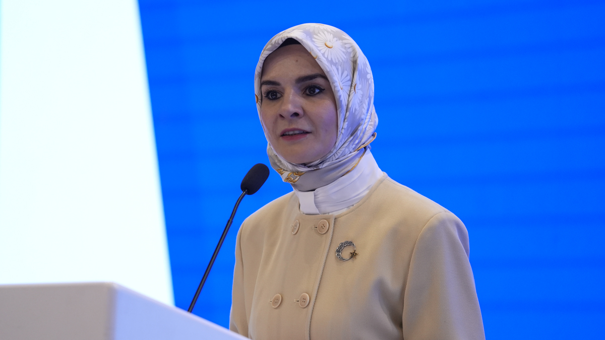 Türkiye'ye büyük ekonomik misyon vurgusu: Bakan Göktaş Brüksel'de Türk mahallesinde vatandaşlarla buluştu