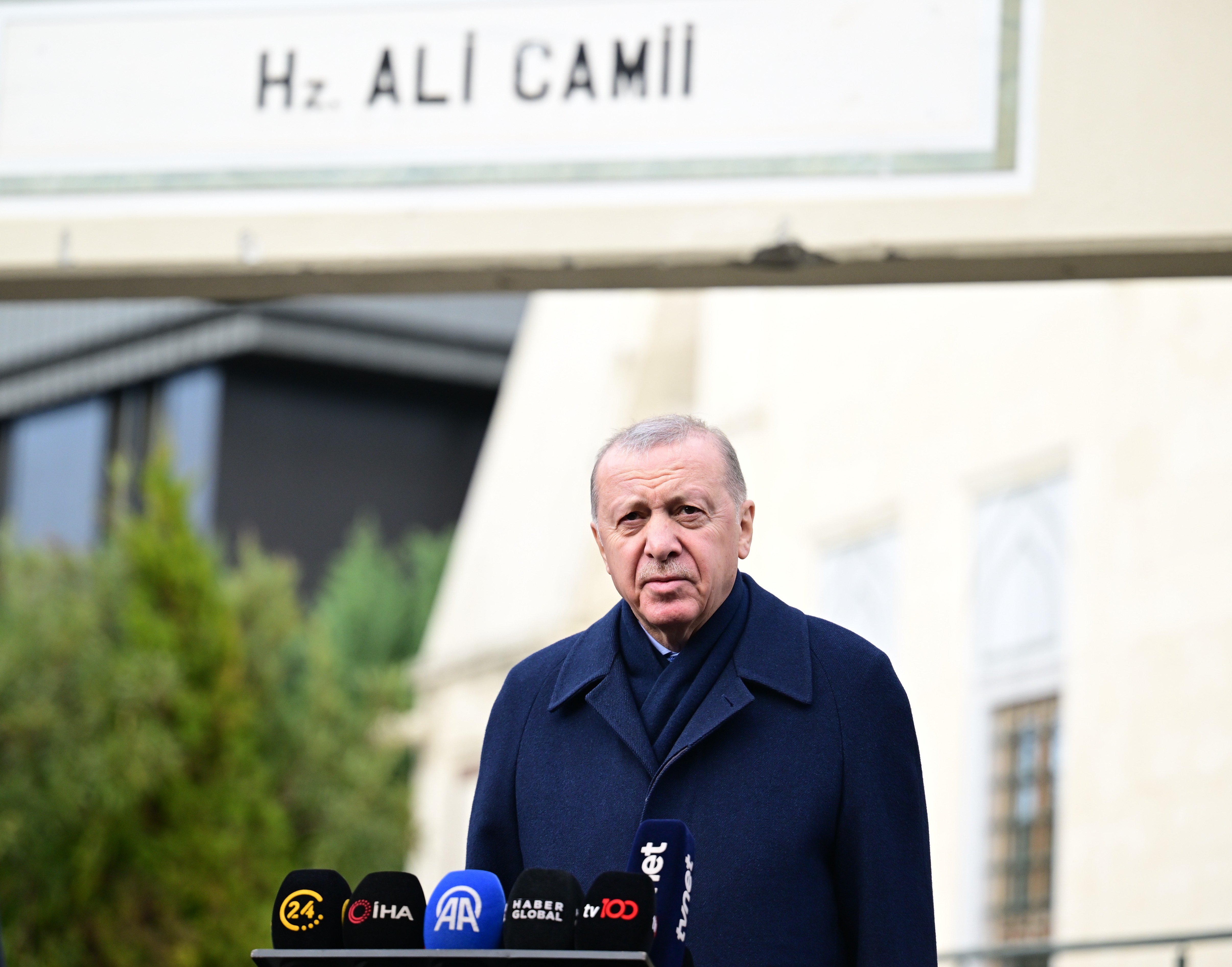 Cumhurbaşkanı Erdoğan, cuma namazını Hz. Ali Camisi'nde kıldı