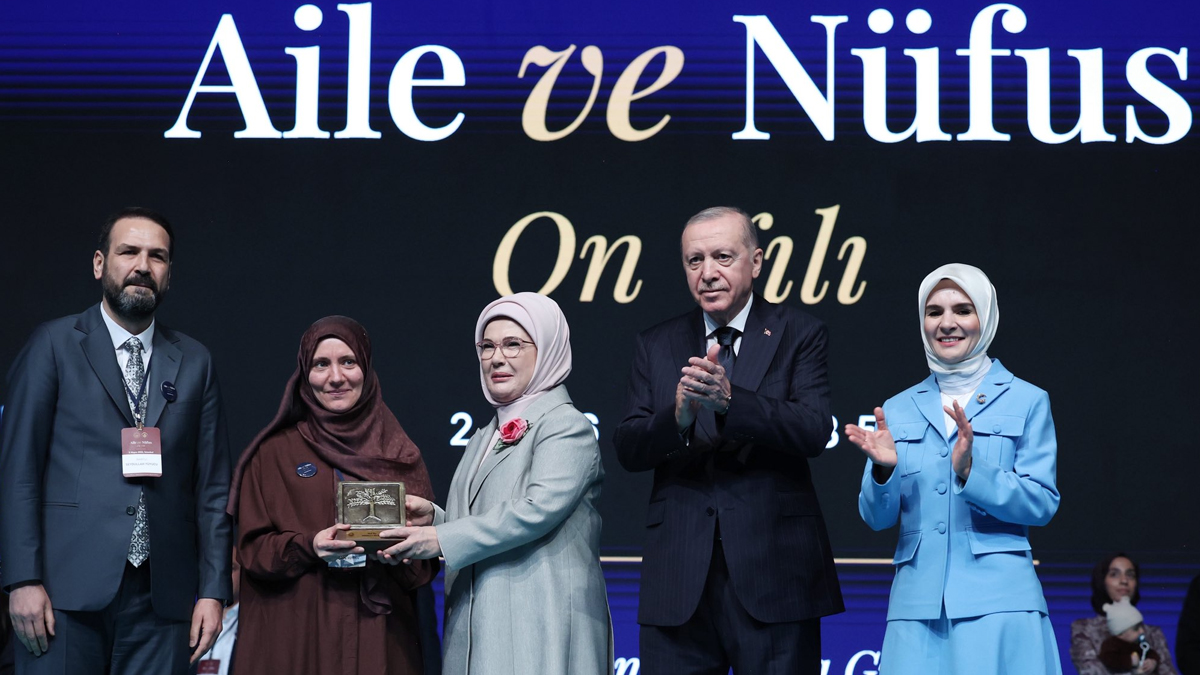 Emine Erdoğan: 'Aile ve Nüfus On Yılı Vizyon Belgesi'nin ülkemiz için hayırlı olmasını diliyorum