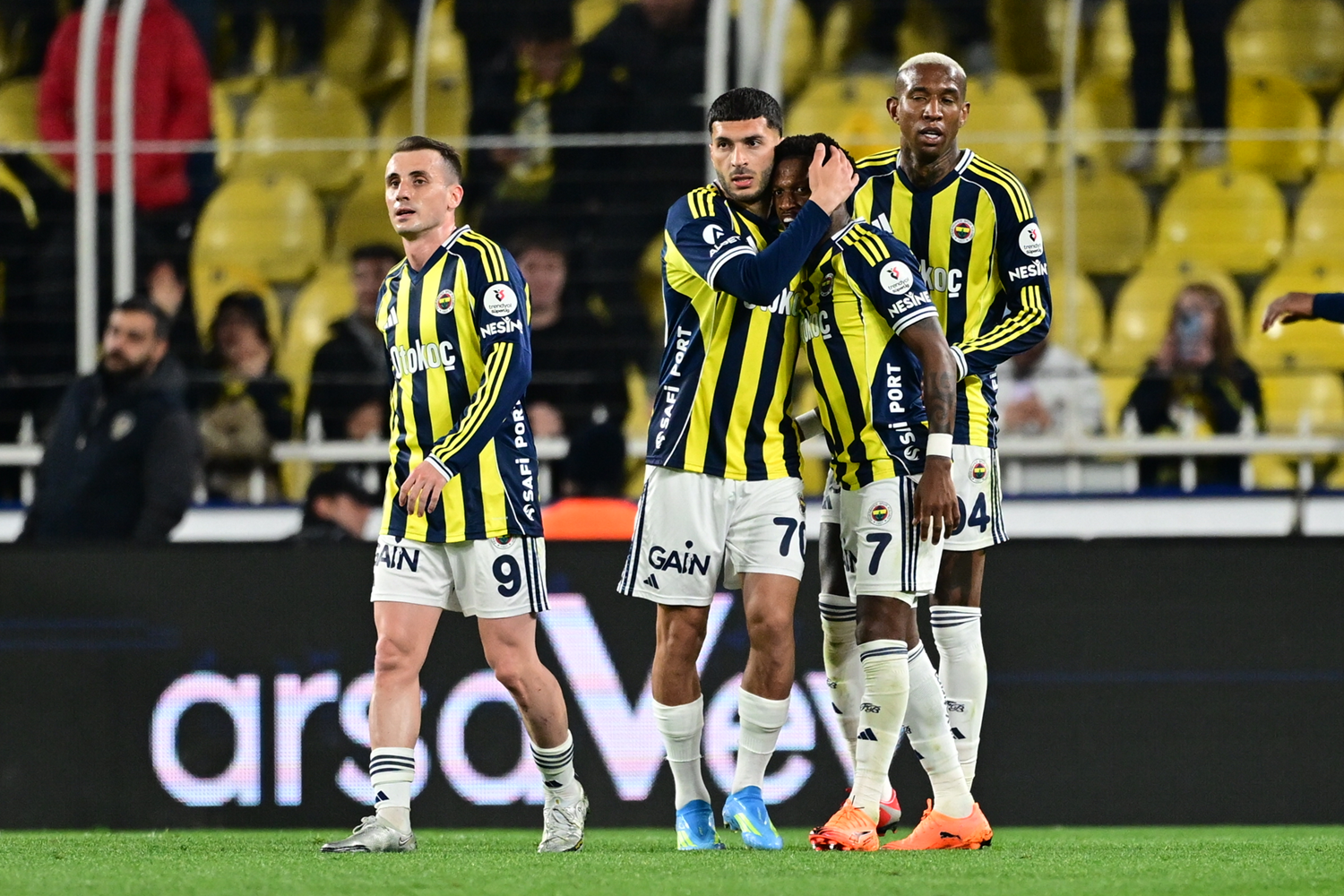 Fenerbahçe, ligde 2 maç sonra kazandı