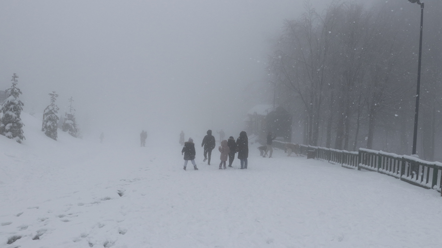 İstanbul'un yanı başında sürpriz! Mayıs ayında 12 cm kar