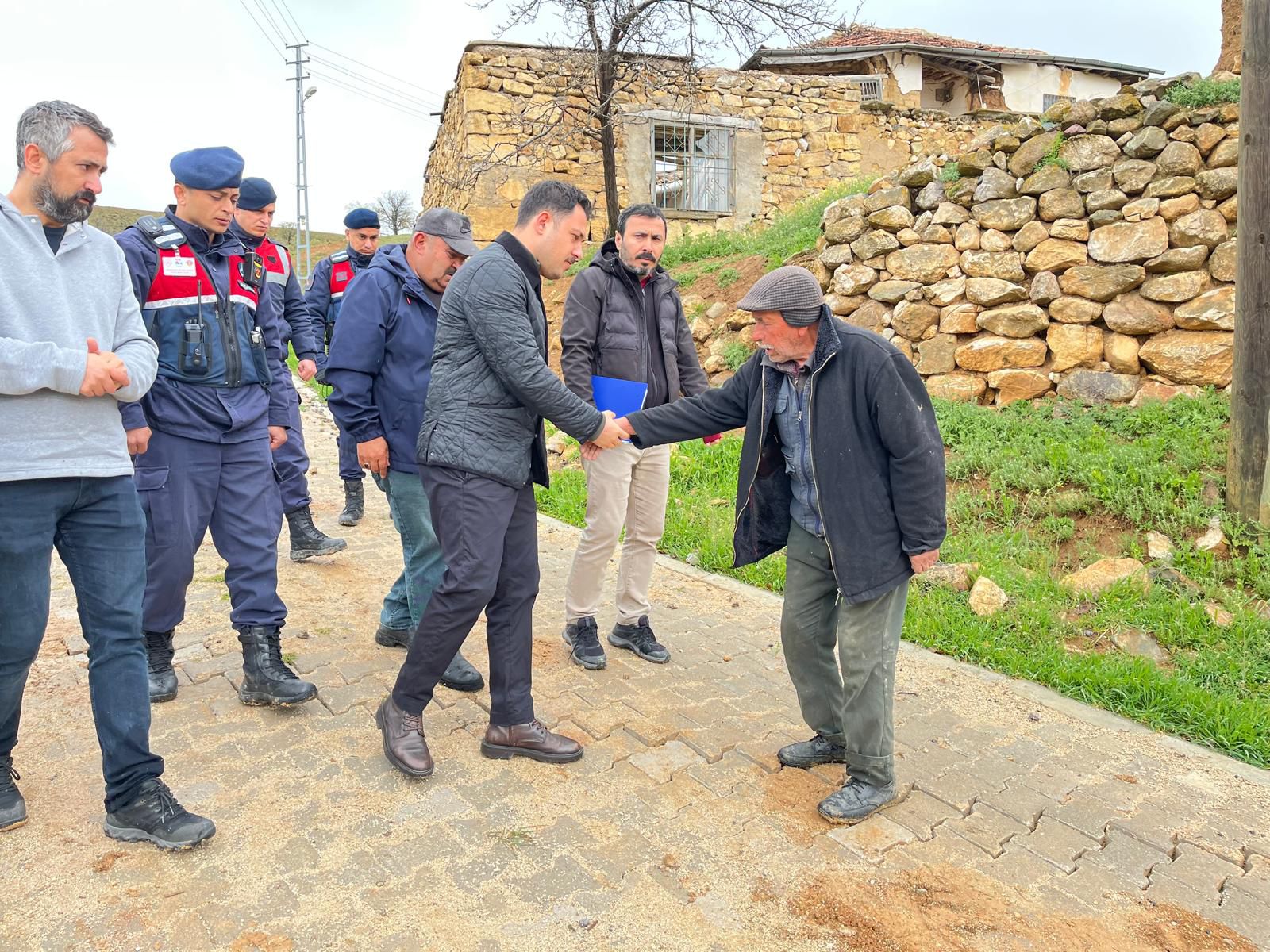 Kırıkkale'de sağanak toprağı çatlattı: 9 yapı hasar aldı